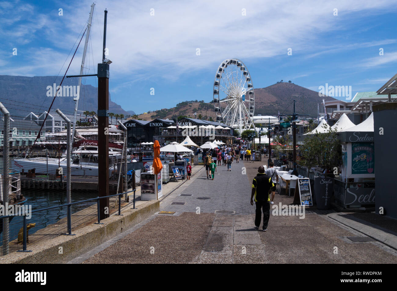 Blick auf den Hafen von Victoria und Alfred Waterfront, Cape Town, Südafrika. Stockfoto