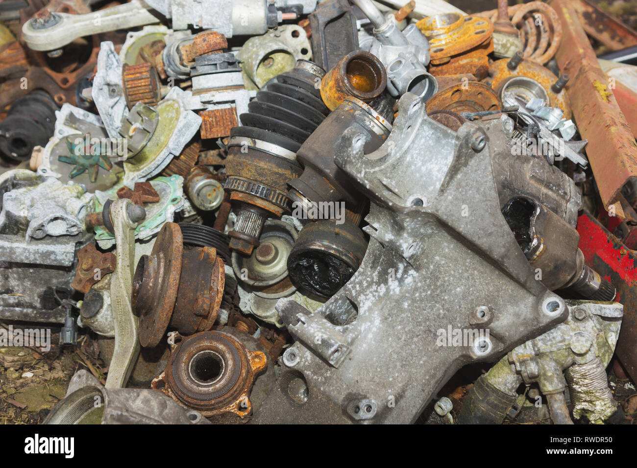 Gebrochene Auto Ersatzteile Stockfoto