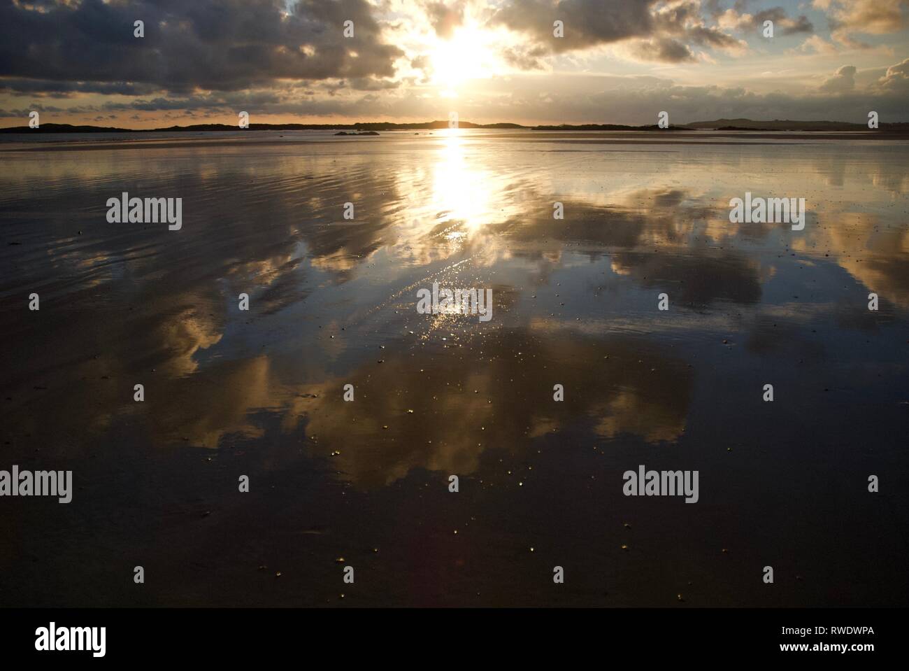 Cymryan Strand bei Dämmerung, Rhosneigr, Anglesey, North Wales, UK Stockfoto