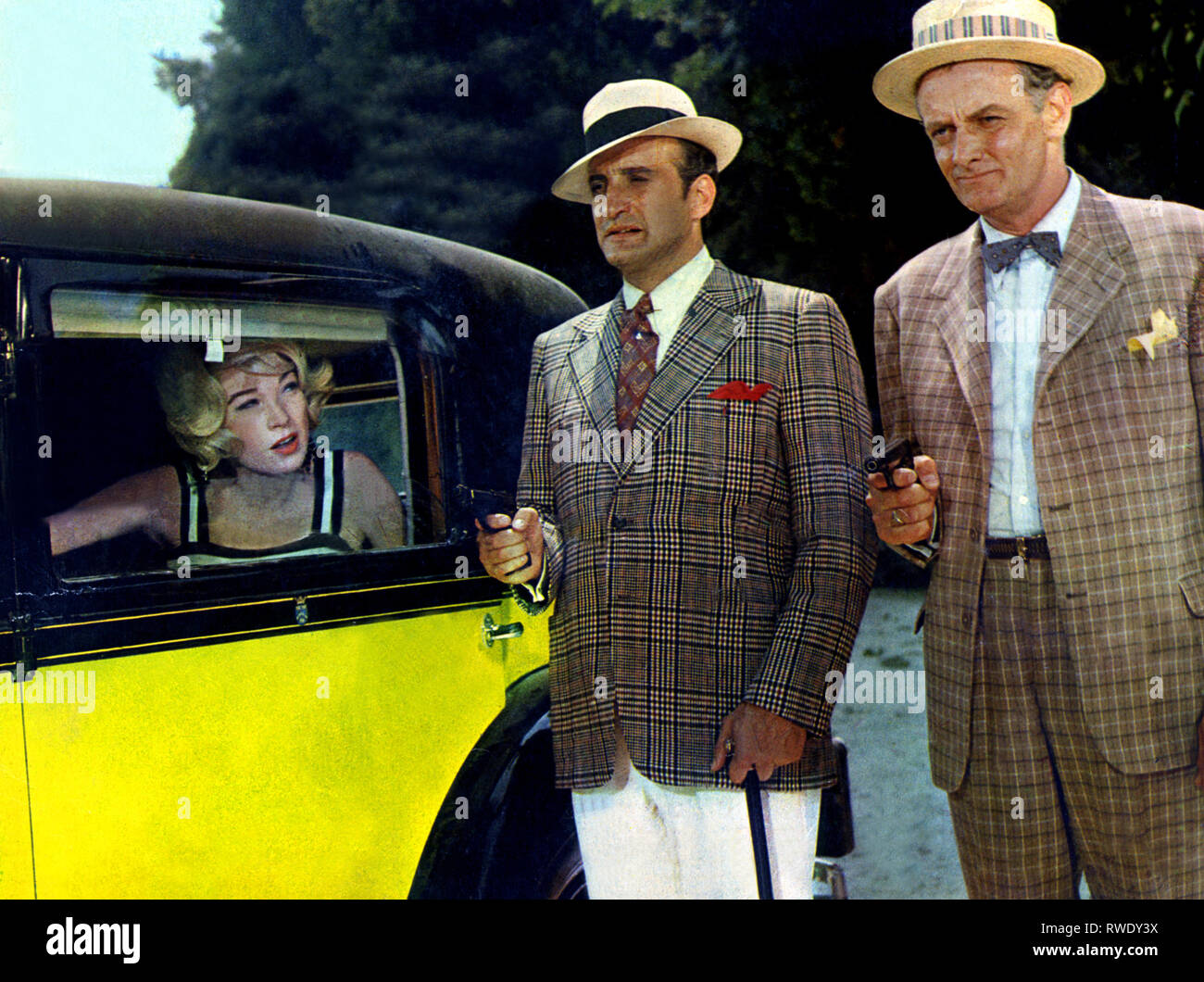MACLAINE, Scott, DIE GELBE ROLLS-ROYCE, 1964 Stockfoto