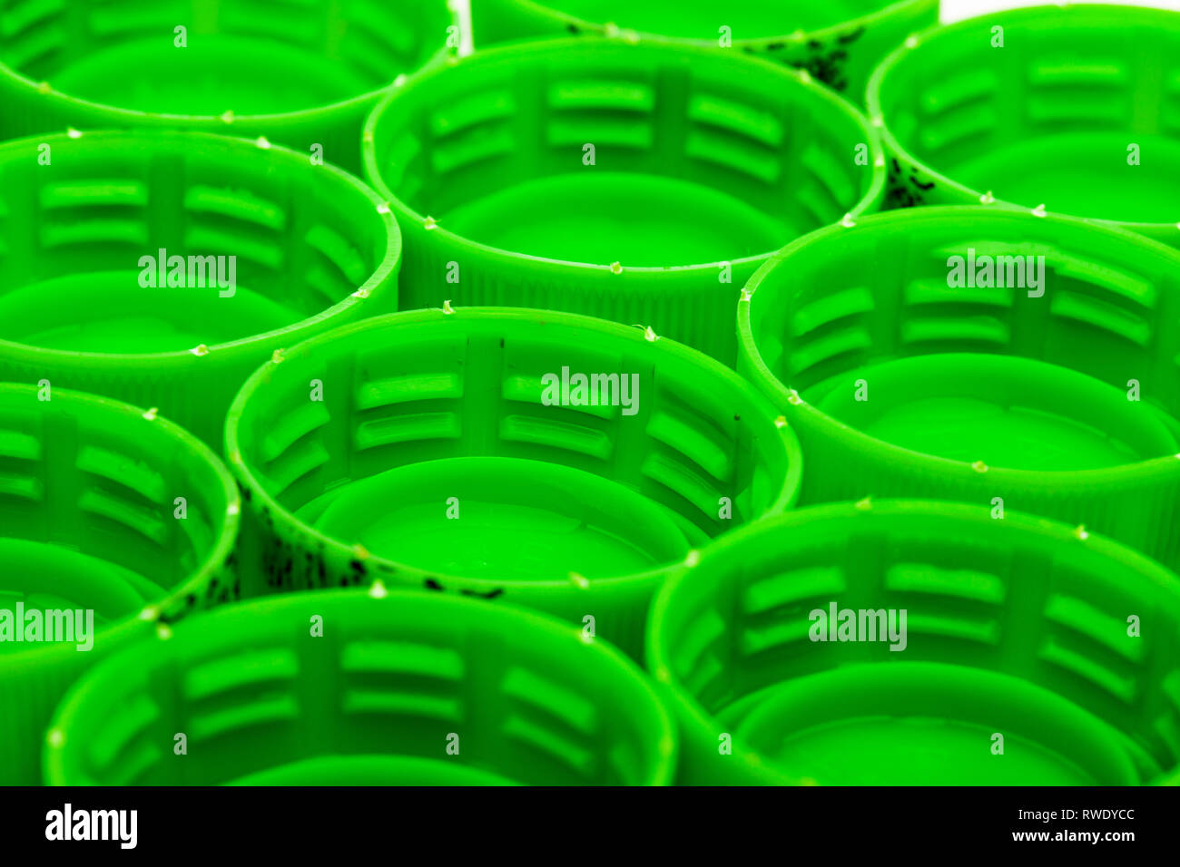 Fraktion der Grünen Flasche caps, abstrakten Foto Stockfoto