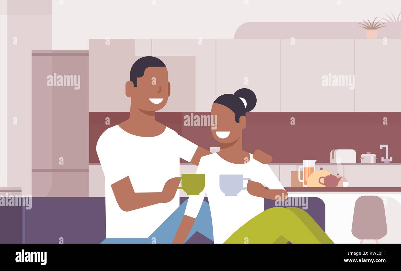 Paar Tee trinken Kaffee african american man Frau sitzt auf der Couch glücklich Liebhaber Kommunikation moderne Küche Innenraum männlich weiblich Cartoon Stock Vektor