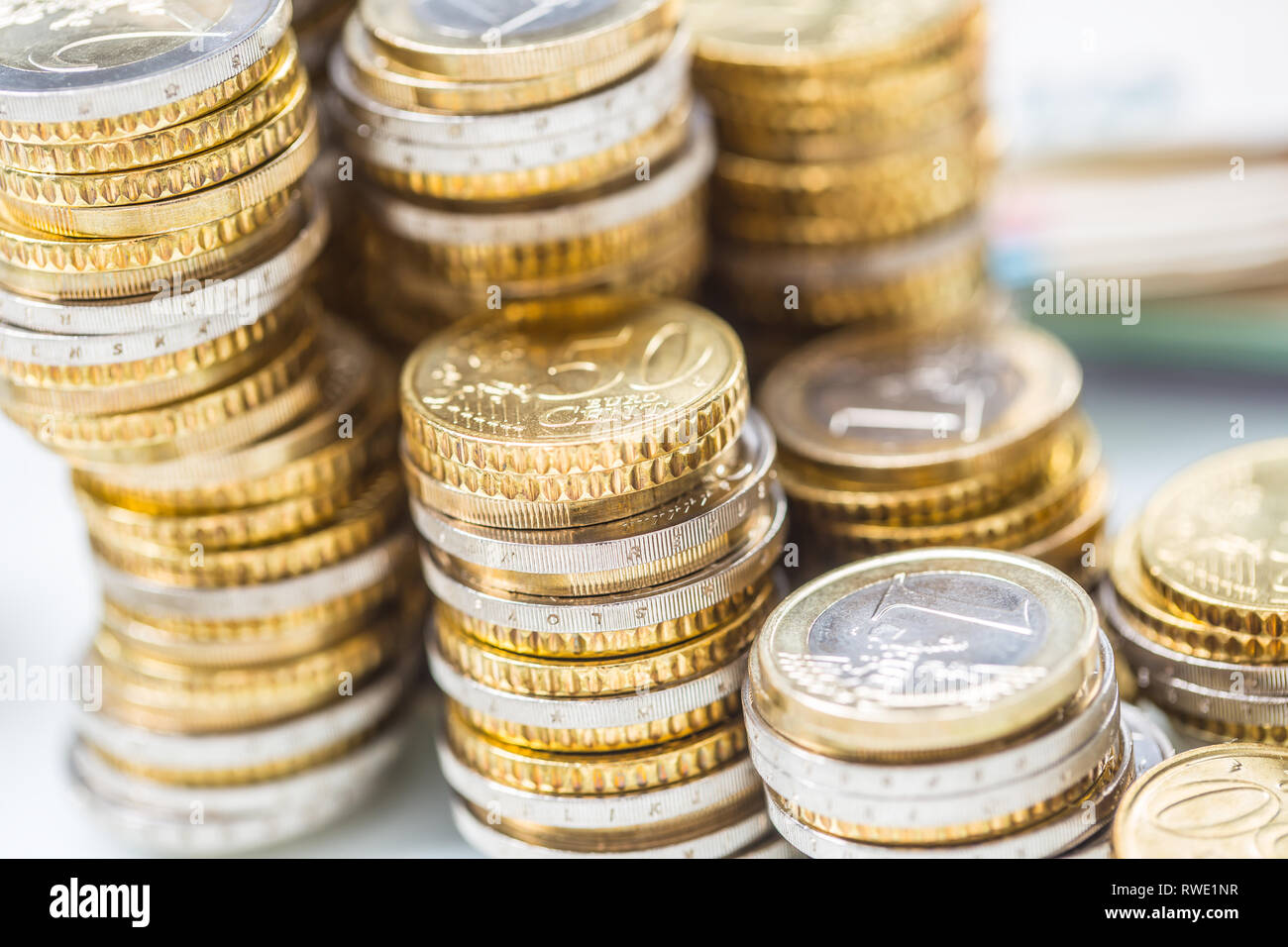 Türme mit Euro-münzen zusammen gestapelt - close-up Stockfoto