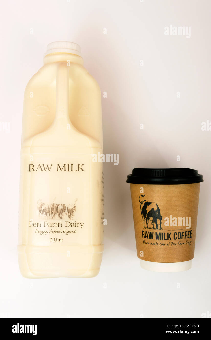 Fen Farm Dairy rohe Milch und Kaffee nehmen Stockfoto