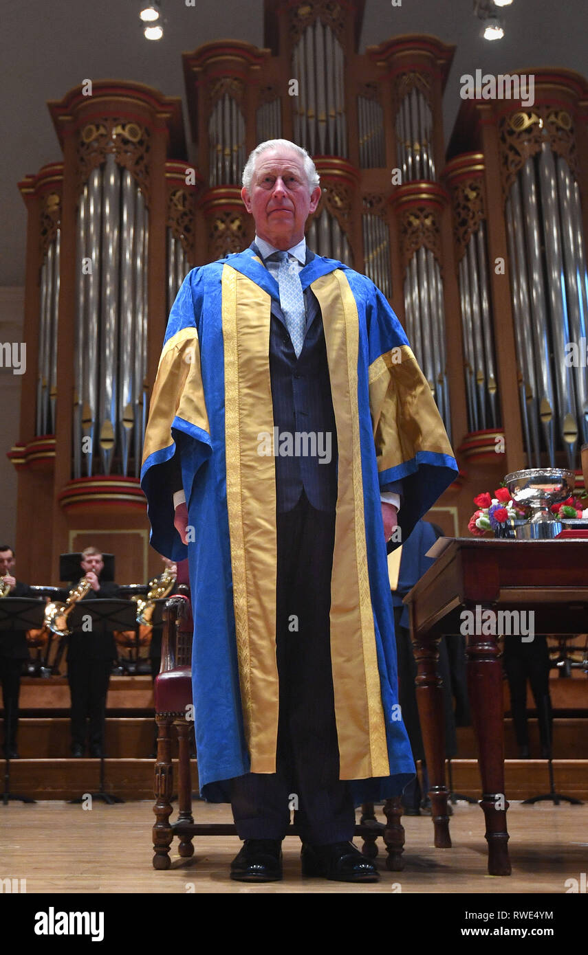 Der Prinz von Wales während der Königlichen Hochschule der jährlichen Preisverleihung der Musik in South Kensington, London. Stockfoto