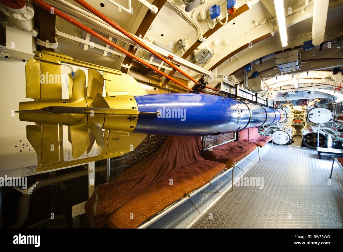 Deutschen Weltkrieg 2 u-Boot Type VIIC/41 - Torpedo Fahrgastraum - ultra wide angle Foto Stockfoto