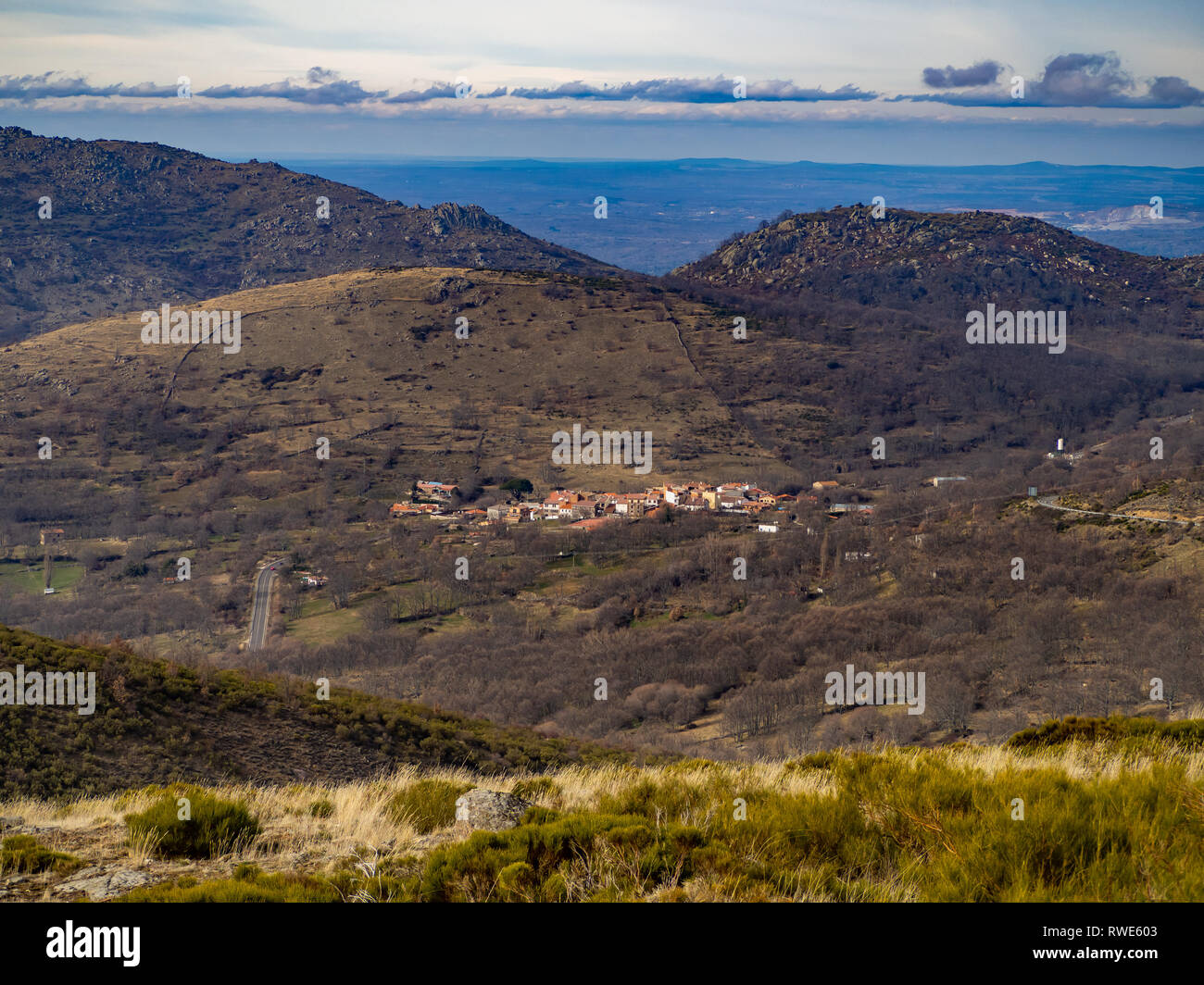 Luftaufnahme von einer Berglandschaft auf La Covatilla, Bejar (Salamanca) Stockfoto