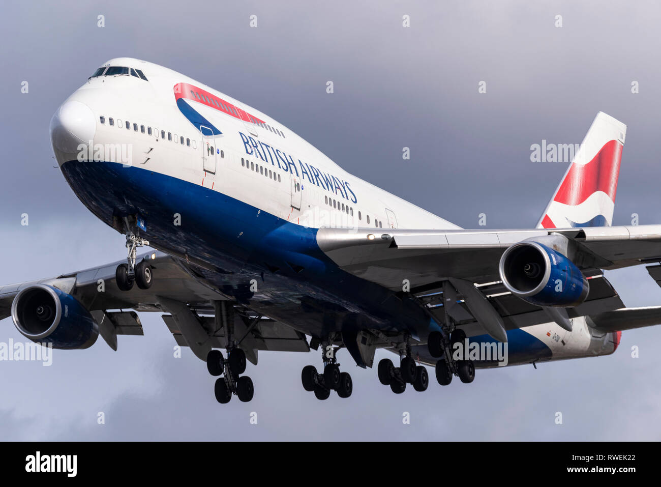 British Airways Boeing 747 Jumbo Jet Jet Flugzeug Flugzeug G-CIVA landet am London Heathrow Airport, Großbritannien Stockfoto