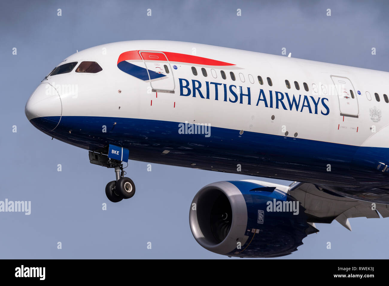 British Airways Boeing 787 Dreamliner Jet Flugzeug Flugzeug G-ZBKE landet auf London Heathrow Airport, Großbritannien. Nase, Cockpit Stockfoto