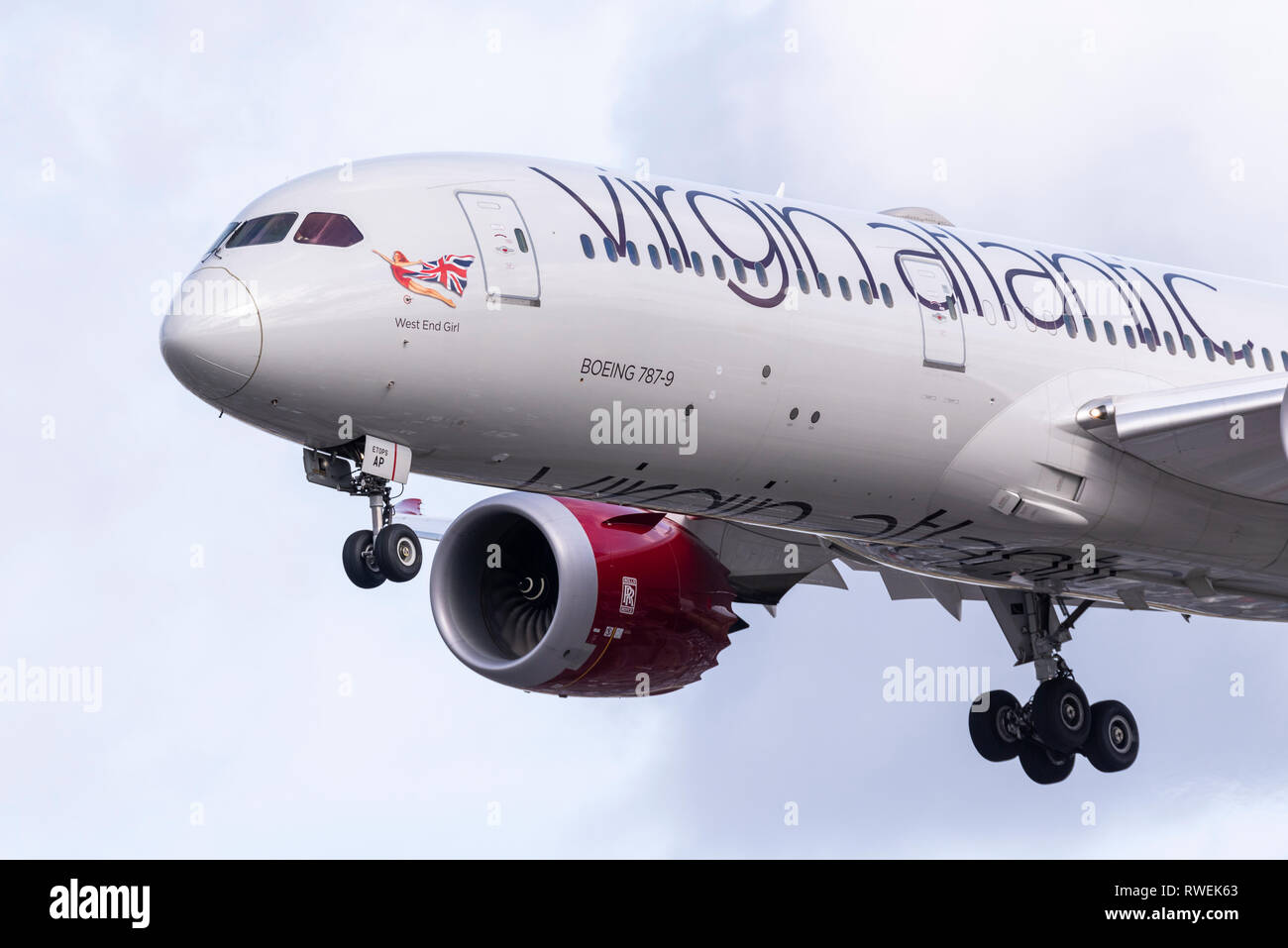Virgin Atlantic Boeing 787 Dreamliner Jet Flugzeug Landung am London Heathrow Airport, Großbritannien. Name West End Girl Stockfoto