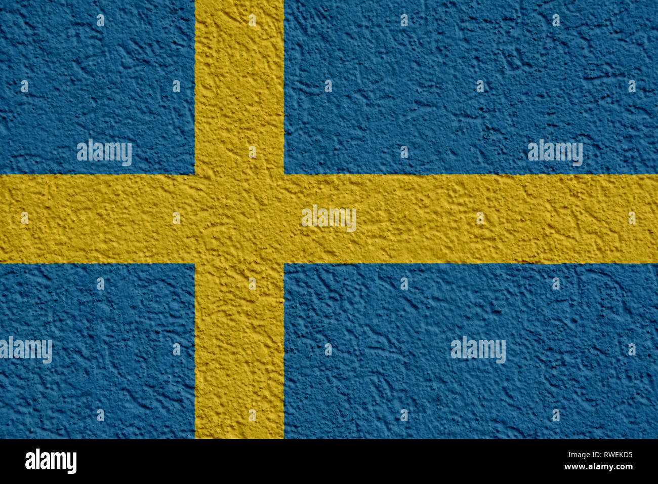 Schweden Politik oder Business Konzept: schwedische Flagge Wand mit Gips, Hintergrund Textur Stockfoto