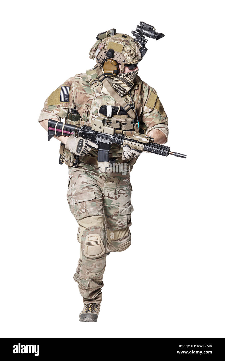 Elite Mitglied der U.S. Army Rangers in Aktion ausgeführt, während das Drehen um. Stockfoto