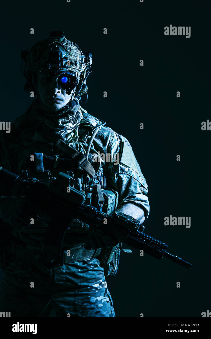 Elite Mitglied der U.S. Army Rangers im Kampf Helm und Nachtsichtgerät. Stockfoto