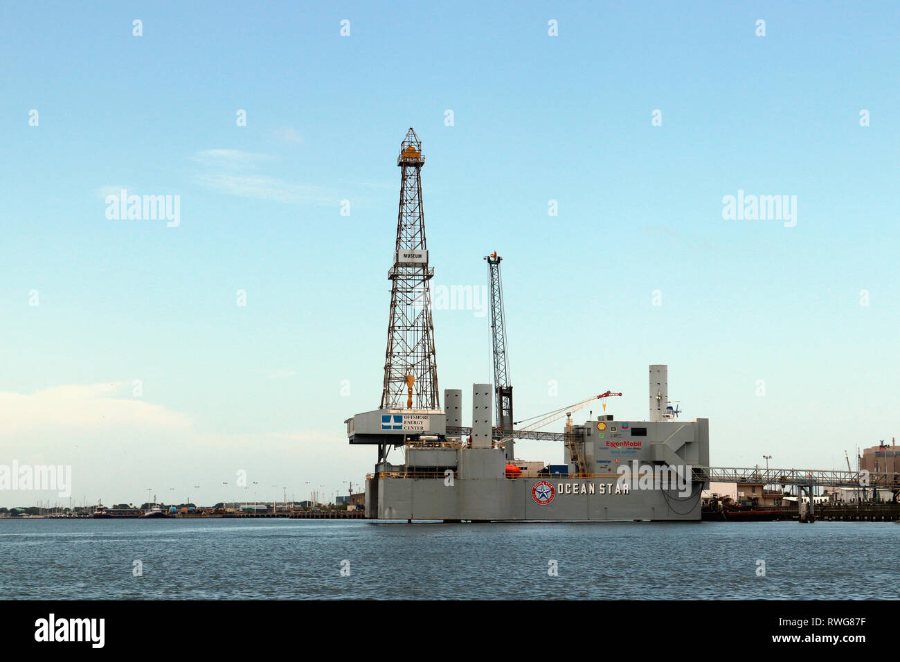 GALVESTON, Texas, USA - Juni 9, 2018: Ocean Star Offshore Drilling Rig Museum und Education Center, der Hafen von Galveston, Texas. Stockfoto