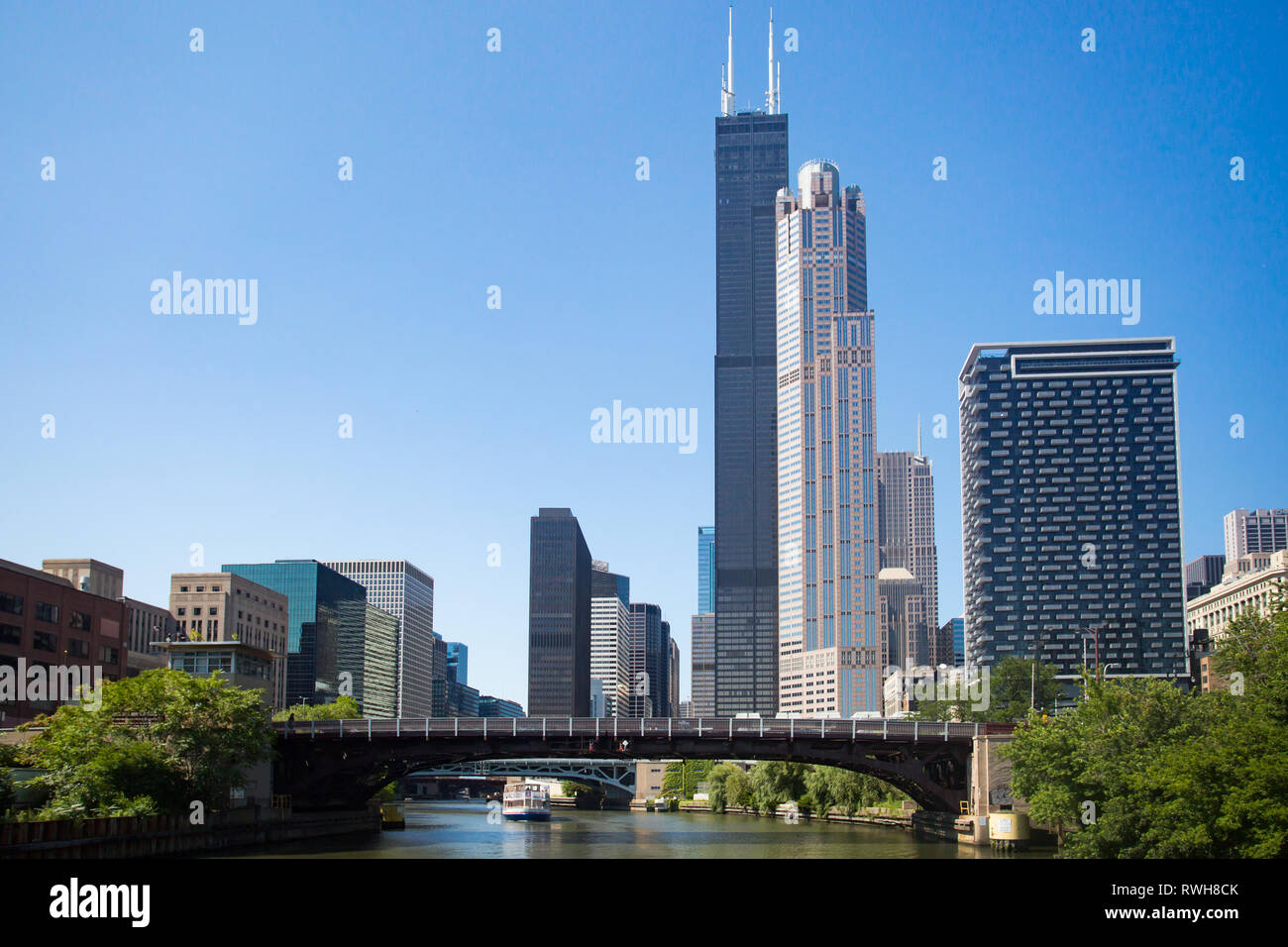 Willis Tower in Chicago auf den Chicago River Stockfoto