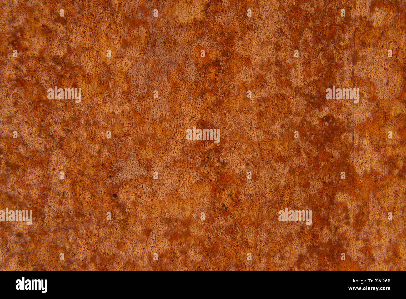 Alte Distressed Brown Terracotta Kupfer Rusty Stein mit groben Textur bunte Einschlüsse. Gebeizt Gradient Grob körnige Oberfläche Stockfoto