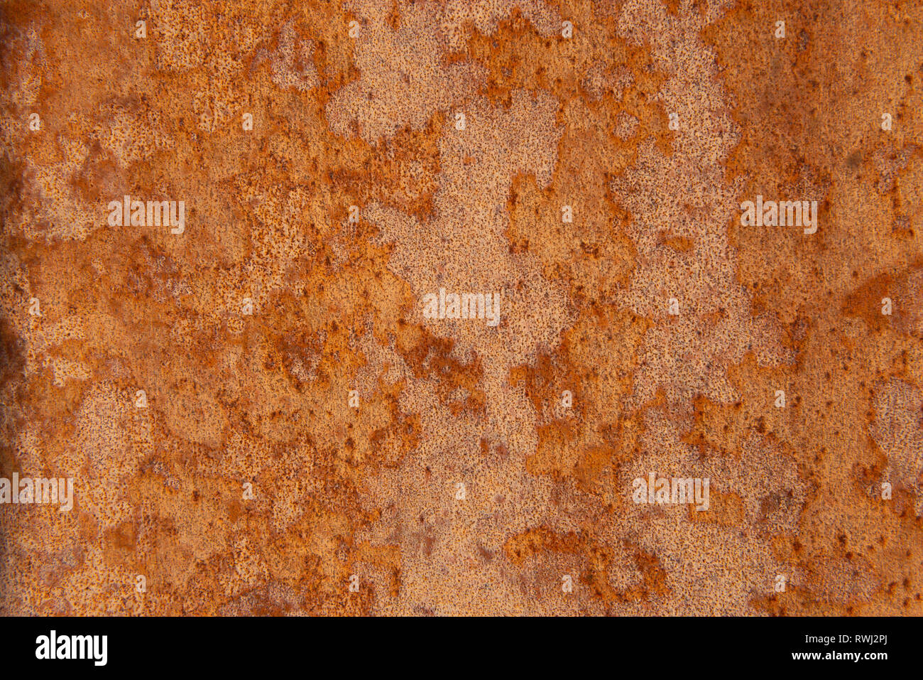 Alte Distressed Brown Terracotta Kupfer Rusty Stein mit groben Textur bunte Einschlüsse. Gebeizt Gradient Grob körnige Oberfläche Stockfoto