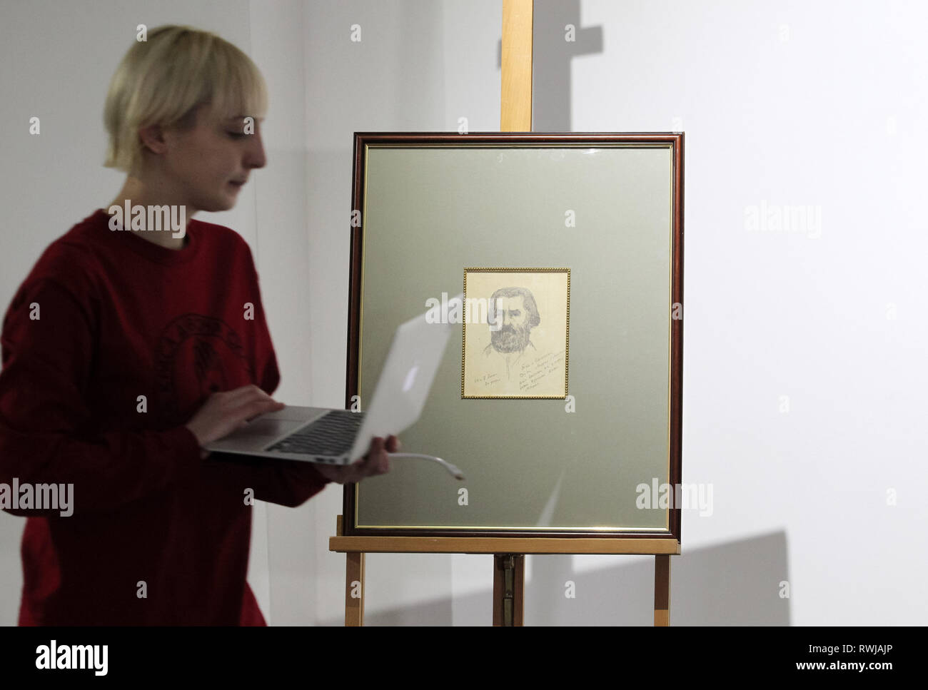 Kiew, Kiew, Ukraine. 6 Mär, 2019. Die Malerei von self-Portrait von Russischen Künstler Kasimir Malewitsch gesehen wird, während der Eröffnung der Ausstellung "Avantgarde. Auf der Suche nach der vierten Dimension'' der M17 Zentrum für Moderne Kunst in Kiew, Ukraine angezeigt. Zum ersten Mal in der Ukraine präsentiert eine bisher unerreichte Self-portrait von Russischen Künstler Kasimir Malewitsch, das er 11 Monate vor seinem Tod gemalt, so die Veranstalter. "Jetzt freue ich mich wie Marx in einem Grab. Wenn ich die Kinder schreien Karl Marx', 'unterzeichnet Malewitsch auf ein Selbstporträt, in einem Brief an den Dichter Grigorij Petniko Stockfoto