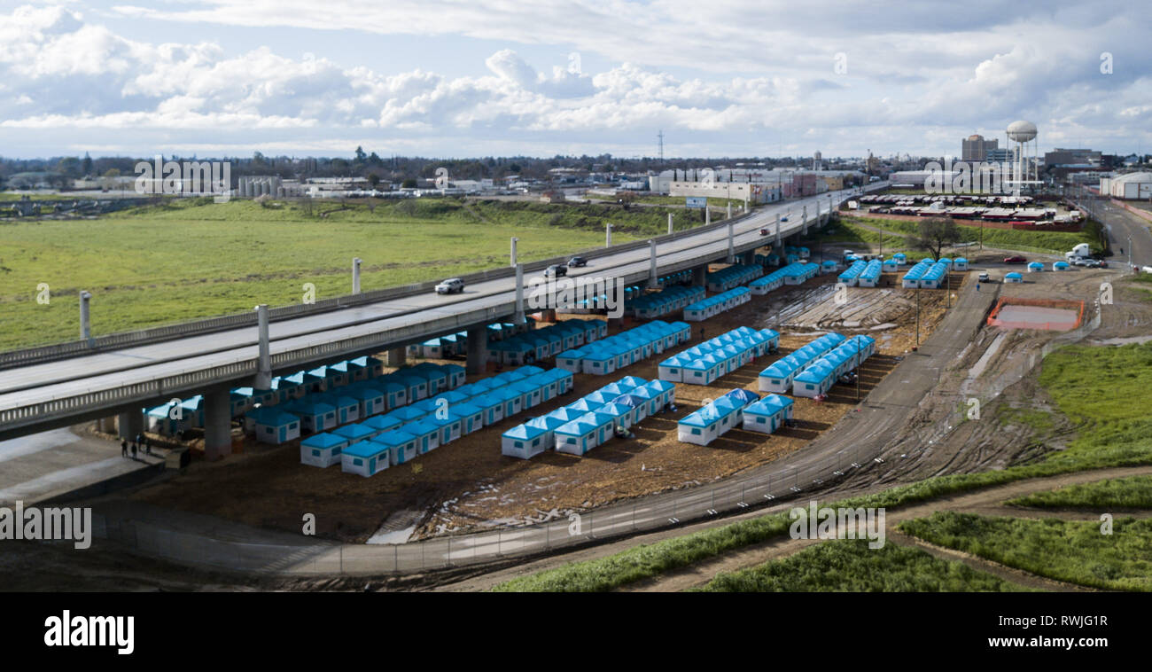 Modesto, Kalifornien, USA, 5 Jan, 2019. Die Stadt Modesto hat einen Obdachlosen Stadt mit Zelte, damit Ende der wohnungslosen Bevölkerung in der Stadt einen Platz zum Schlafen und trocken bleiben. Credit: Marty Bicek/ZUMA Draht/Alamy leben Nachrichten Stockfoto