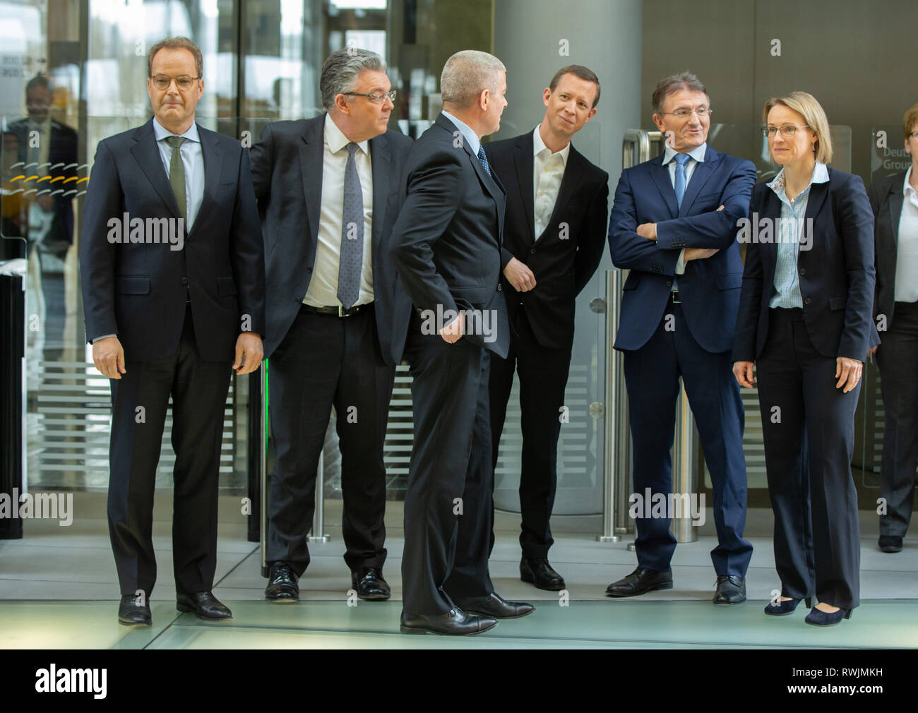 Bonn, Deutschland, 7. März 2019, Deutsche Post DHL, Bilanz- Pressekonferenz: LtoR Vorstandsmitglieder Tim Scharwath, John Pearson, John Gilbert, Thomas Ogilvie, Ken Allen und Melanie Kreis. Credit: Jürgen Schwarz/Alamy leben Nachrichten Stockfoto