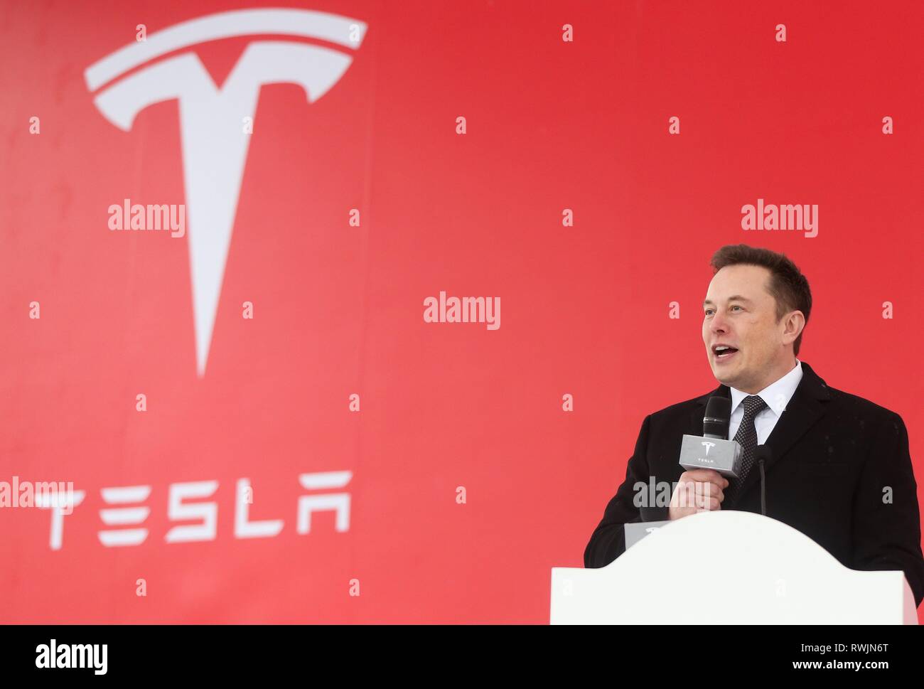 Peking, China. 7 Jan, 2019. Tesla-CEO Elon Musk spricht an der Spatenstich für Tesla gigafactory Shanghai in Shanghai, China, Jan. 7, 2019. Credit: Ding Ting/Xinhua/Alamy leben Nachrichten Stockfoto