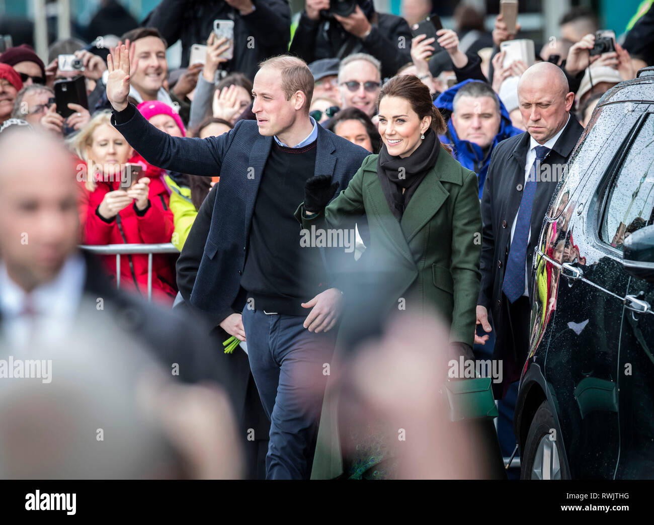 Der Herzog und die Herzogin von Cambridge verlassen Blackpool Tower, wo Sie einen runden Tisch Unterrichtung über die jüngste Geschichte der Stadt und Herausforderungen verbunden. Stockfoto