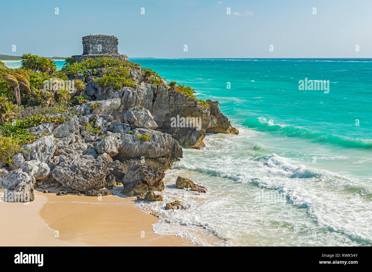 Die Ruinen von Tulum der Maya Zivilisation an der Karibik in der Nähe der touristischen Zentren von Playa del Carmen und Cancun, Yucatan, Mexiko. Stockfoto