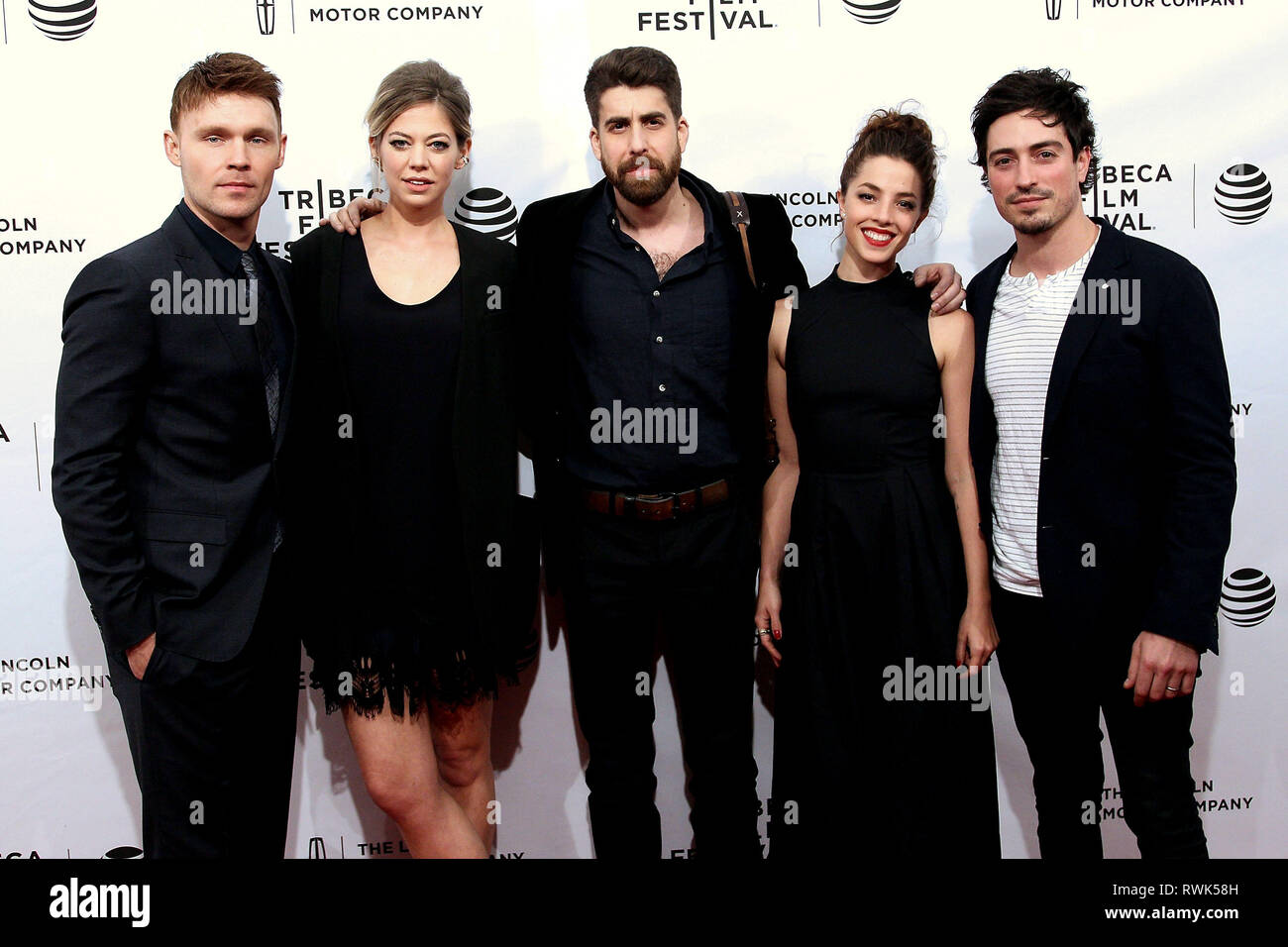 New York, USA. 18 Apr, 2016. Scott Haze, Analeigh Tipton, Adam Goldberg, Olivia Thirlby, Ben Feldman am Montag, 18.April 2016" zwischen uns 'Premiere während des Tribeca Film Festival 2016 in der SVA Theater 1 in New York, USA. Quelle: Steve Mack/S.D. Mack Bilder/Alamy Stockfoto