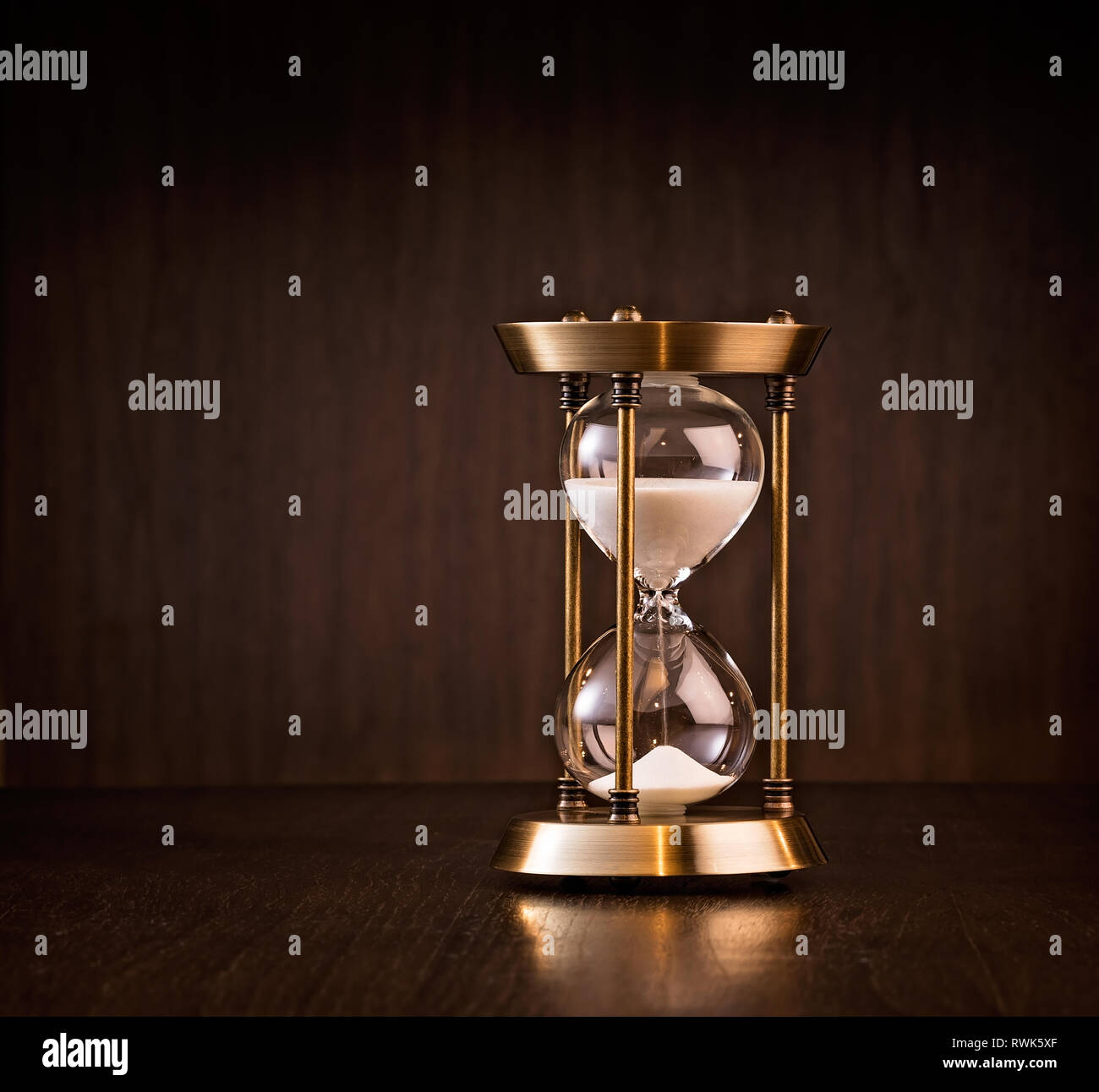 Sanduhr messen. Business Frist oder läuft die Zeit davon. Stockfoto
