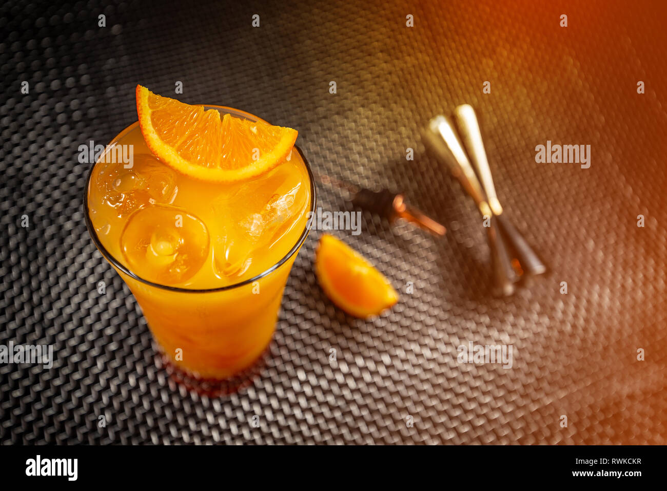 Frischen Cocktail mit Orange, Minze, Eis, selektiven Fokus Stockfoto