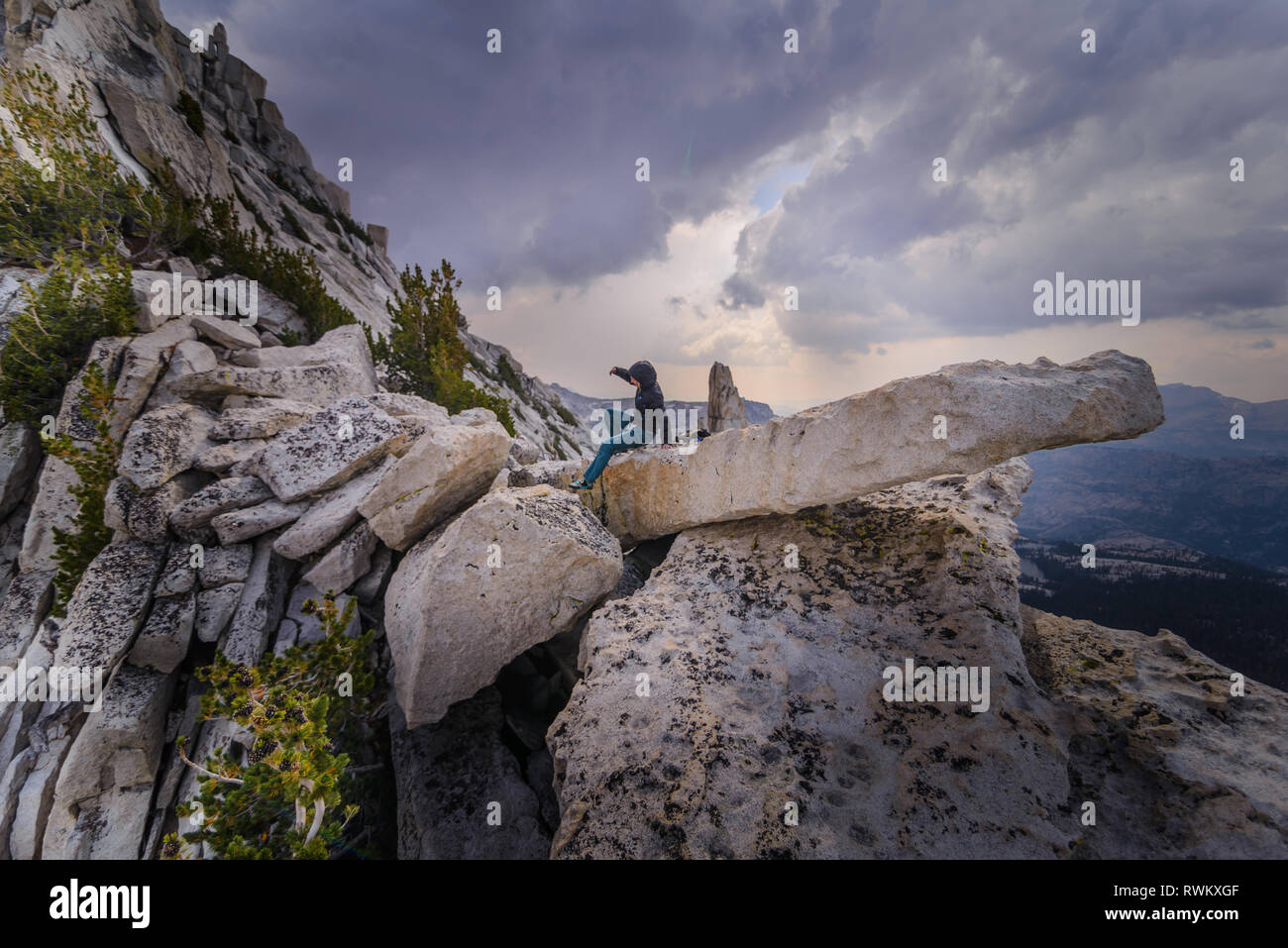 Kletterer auf Peak, Tuolumne Meadows, Yosemite National Park, Kalifornien, USA Stockfoto