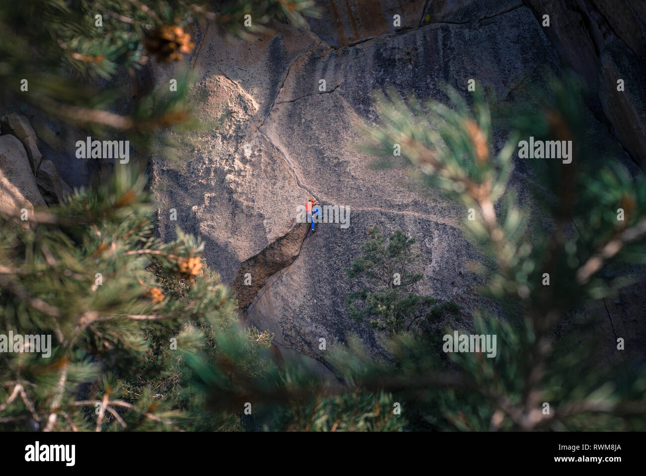 Kletterer Trad Climbing, Little Egypt, Bishop, Kalifornien, USA Stockfoto