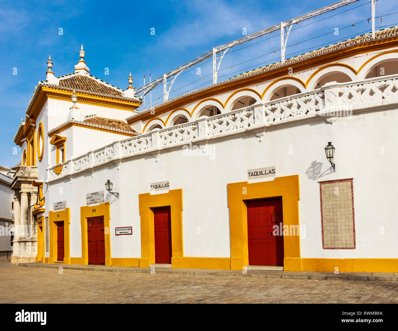 Sevilla, Spanien-Dez 2018: "Büros der Plaza de Toros de Sevilla Stockfoto