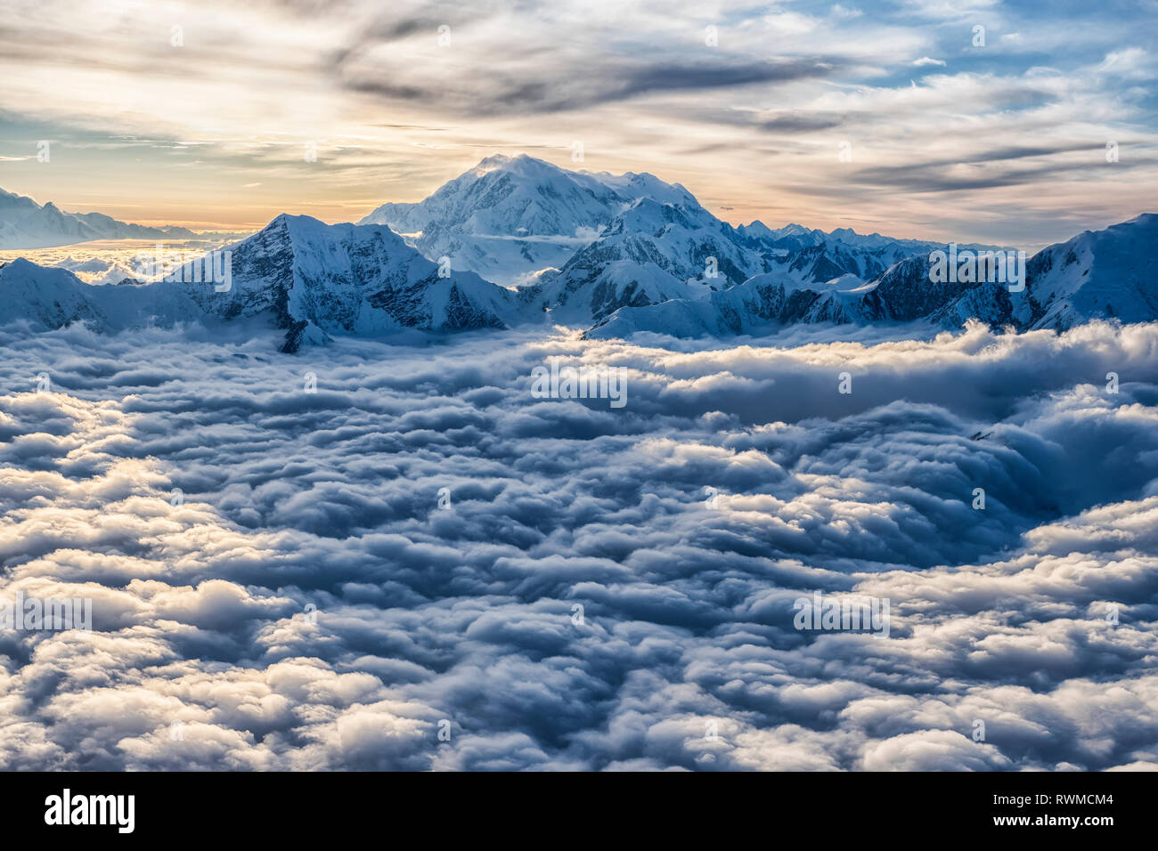 Luftbild des Saint Elias Mountains im Kluane National Park und Finden. Dies ist der Mount Logan, der größte Berg in Kanada Stockfoto