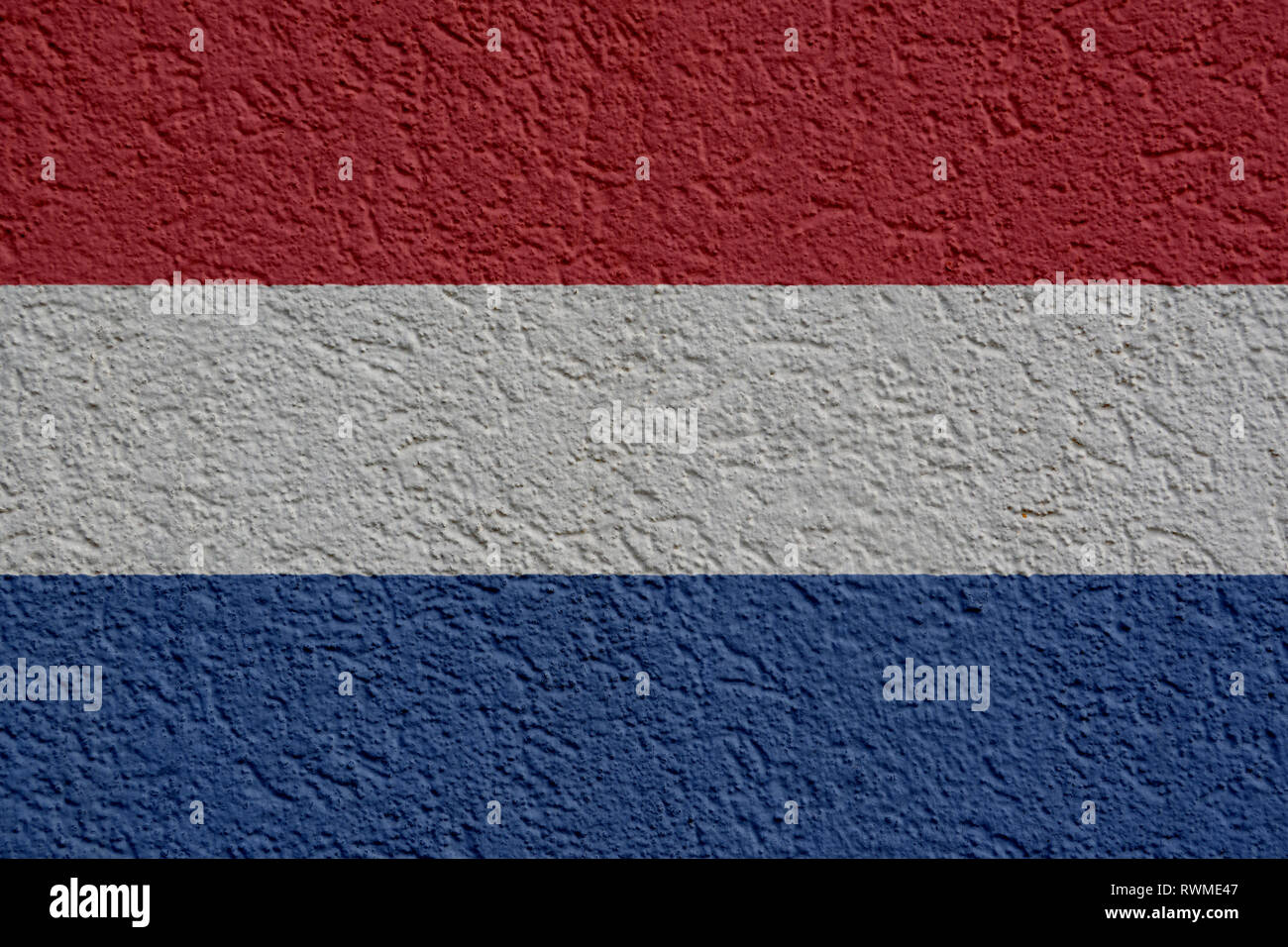 Die Niederlande Politik oder Business Konzept: die niederländische Flagge Wand mit Gips, Hintergrund Textur Stockfoto