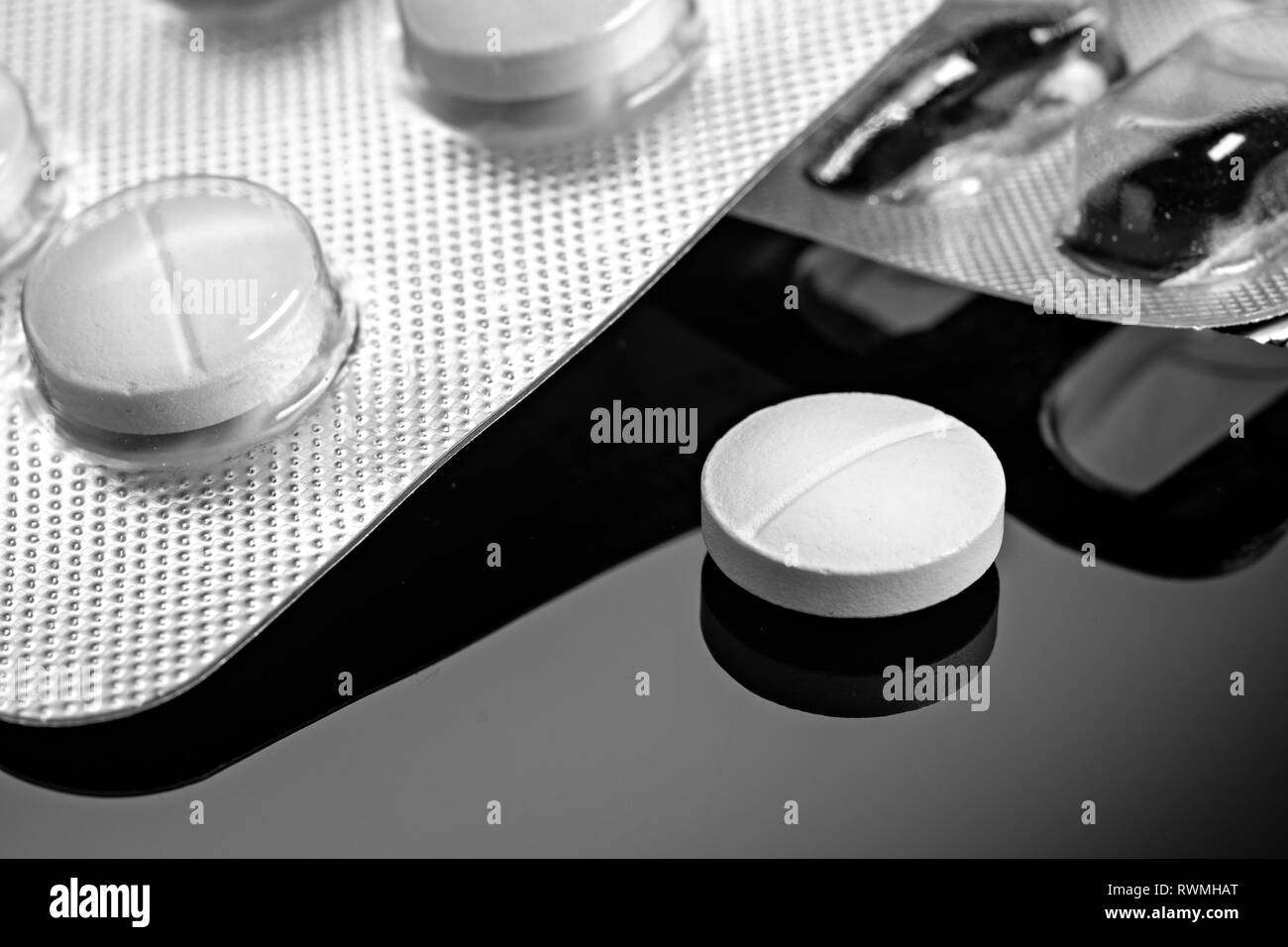 Medizin, Gesundheitswesen und Pharmazie. Pillen und Tabletten im Blister Stockfoto