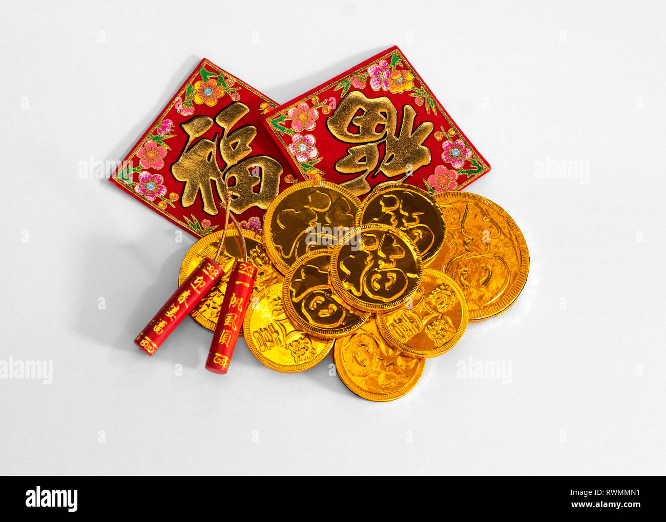Chinesisches Neues Jahr Schokolade Glück Gold Münzen - chinesische Wörter: Vermögen. Umgekehrt Wort Vermögen bedeutet 'Fortune'. Stockfoto