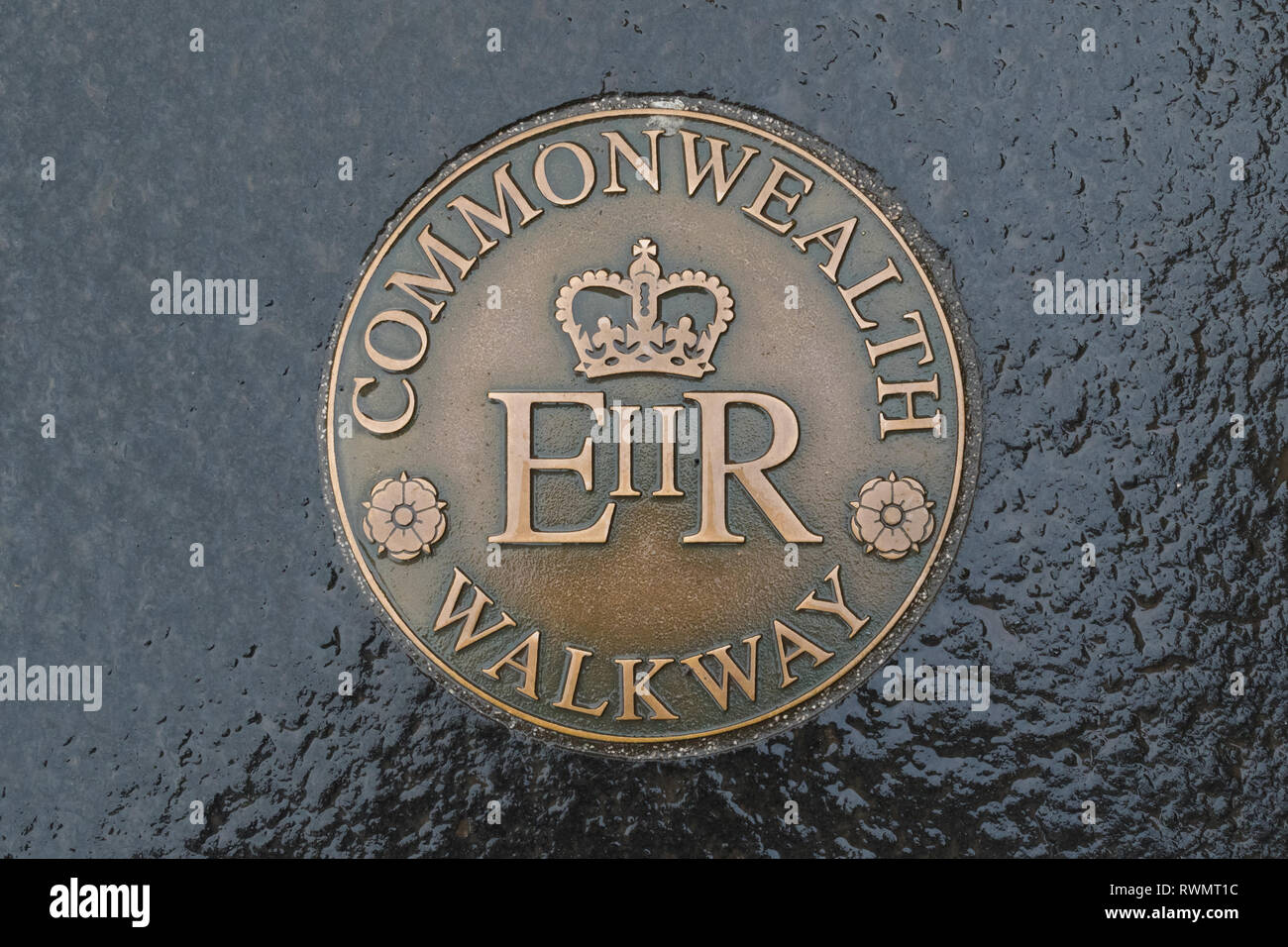 Commonwealth Gehweg Markierung auf einem Bürgersteig in Glasgow, Schottland, Großbritannien Stockfoto