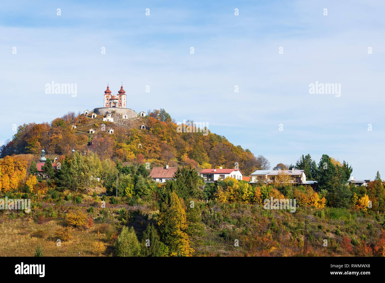 Barocke Kalvarienberg auf Scharffenberg Hügel in Banska Stiavnica im Herbst, UNESCO (Slowakei) Stockfoto