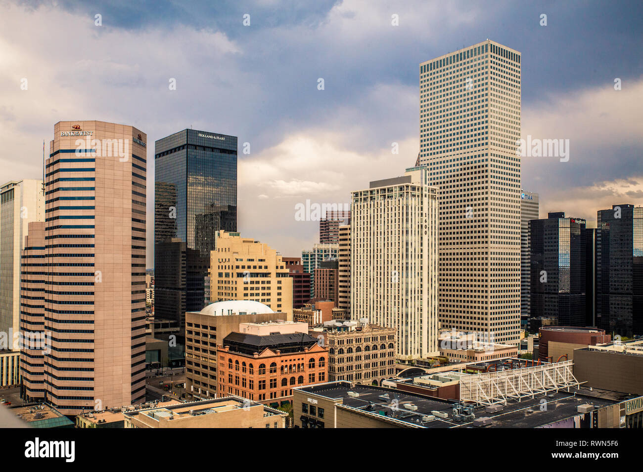 Blick auf die modernen Gebäude in der Innenstadt von Denver Colorado skyline Stockfoto