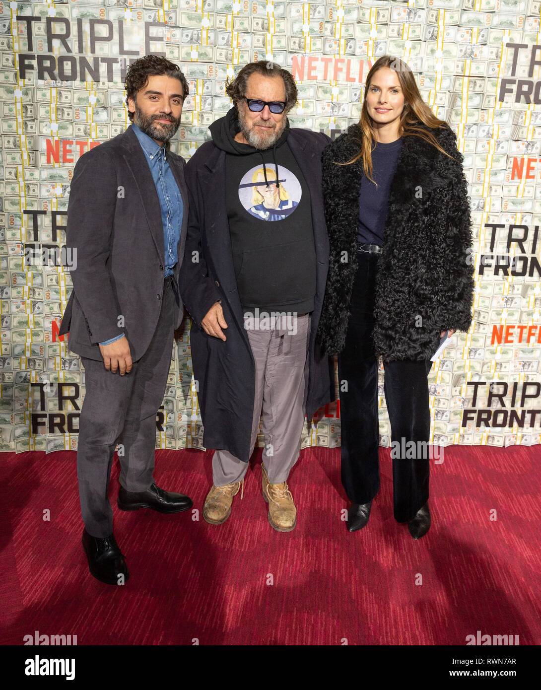 NEW YORK, NY - MÄRZ 03: Oscar Isaac, Julian Schnabel und Louise Kugelberg der 'Triple Frontier' Weltpremiere an Jazz at Lincoln Center auf Ma Stockfoto