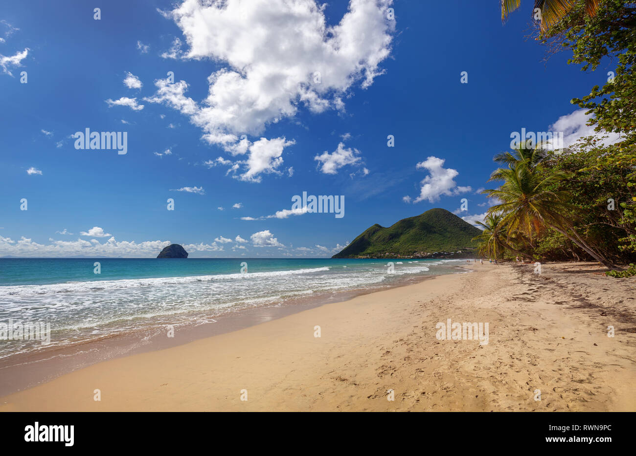 Strand in Martinique, Karibik. Le Diamont Strand. Stockfoto