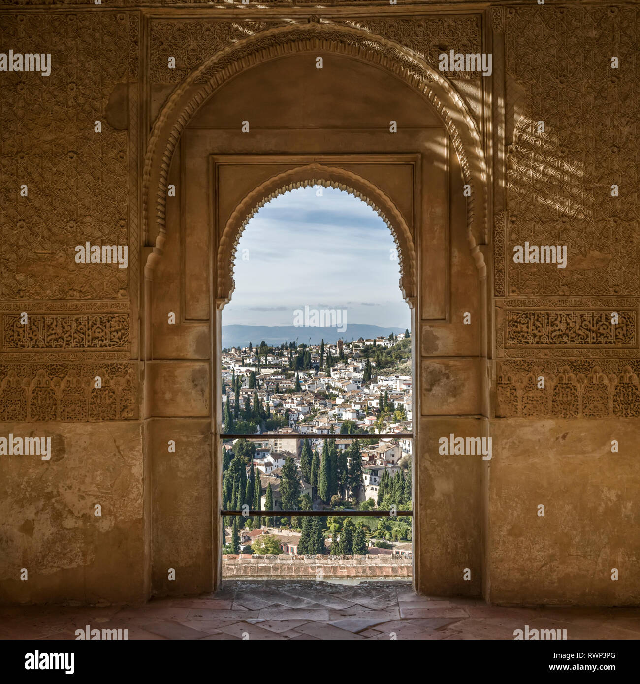 Reich verzierte Detail an einer Innenwand Fassade mit Blick auf die Stadt Granada, Granada, Provinz Granada, Spanien Stockfoto