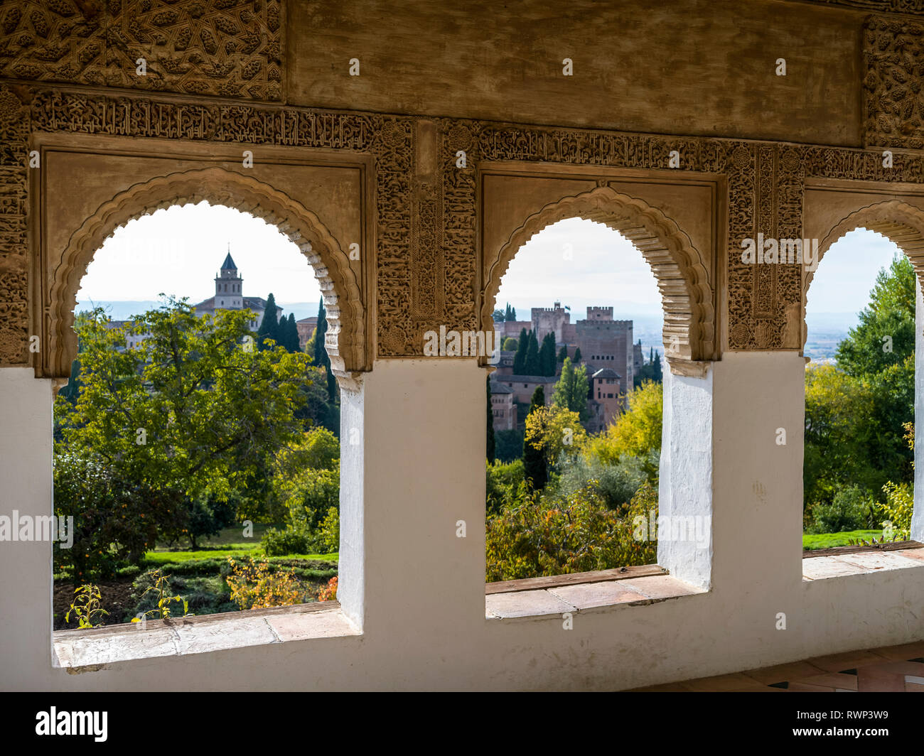 Reich verzierte Detail an einer Innenwand Fassade mit Blick auf die Alhambra, Granada, Provinz Granada, Spanien Stockfoto