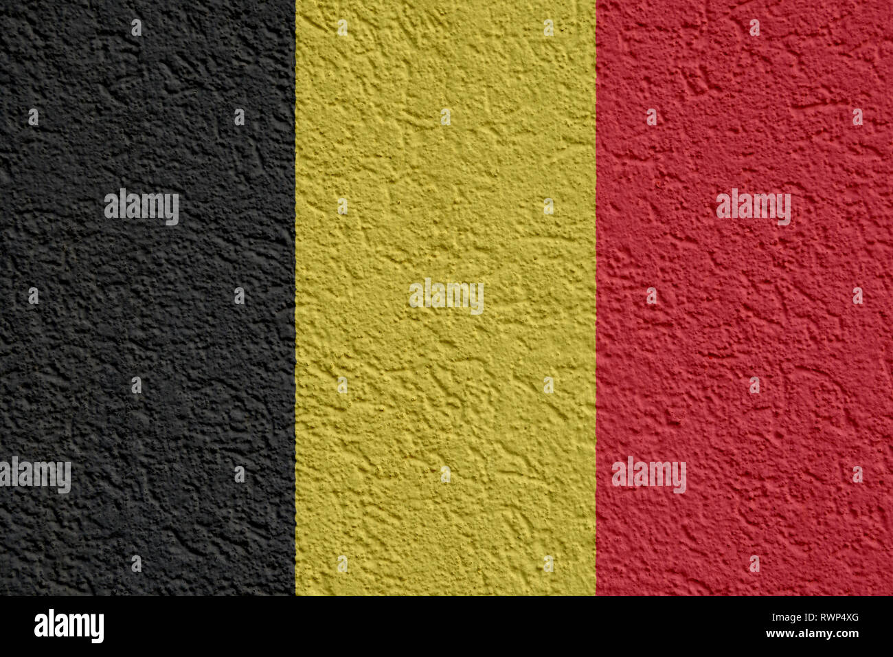 Belgien Politik oder Business Konzept: Belgische Flagge Wand mit Gips, Hintergrund Textur Stockfoto