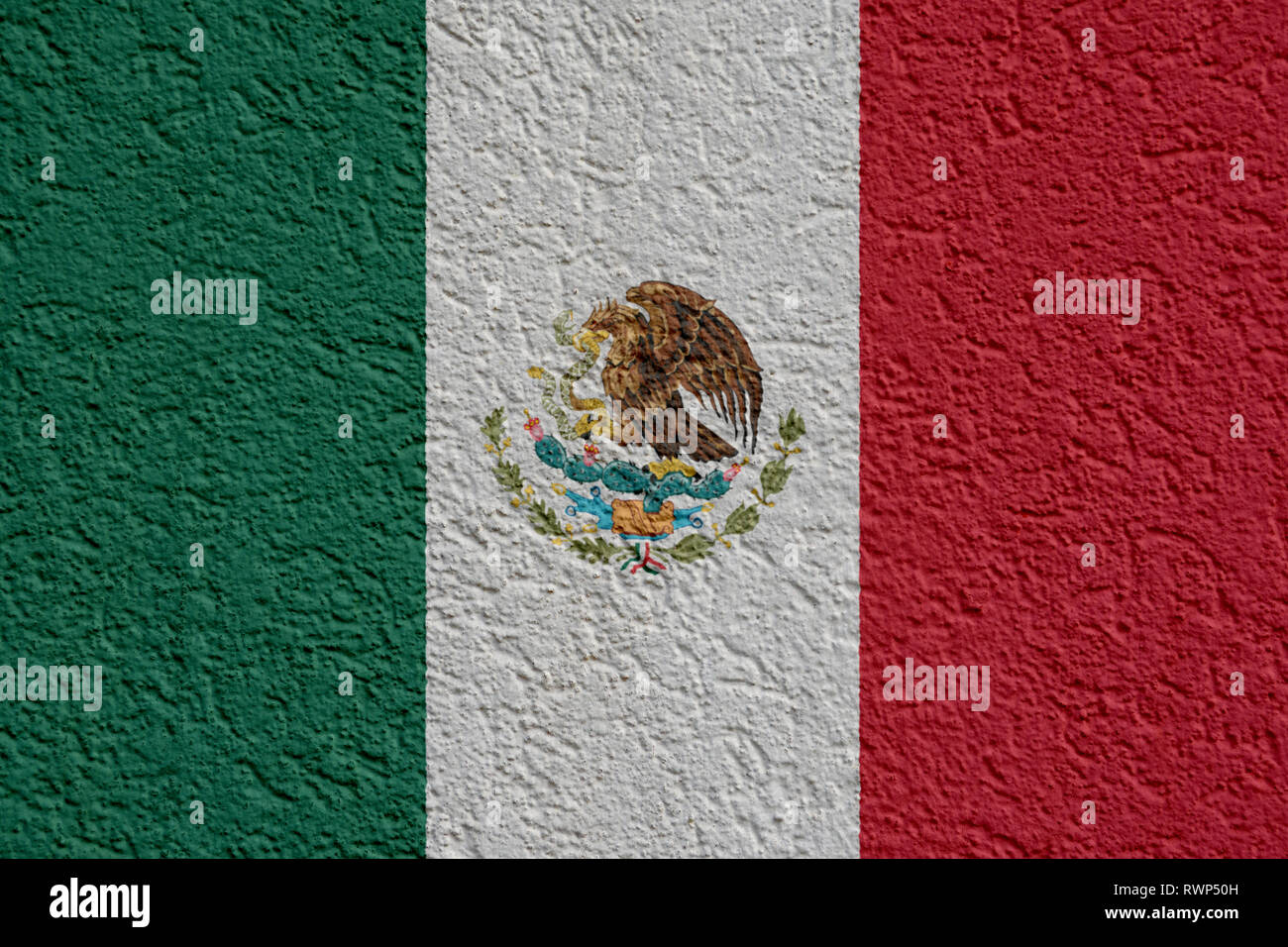 Mexiko Politik oder Business Konzept: mexikanische Flagge Wand mit Gips, Hintergrund Textur Stockfoto