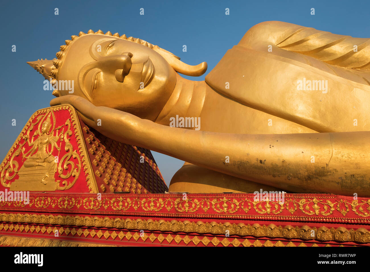 Liegenden Buddha Wat Pha That Luang in Vientiane Laos Stockfoto