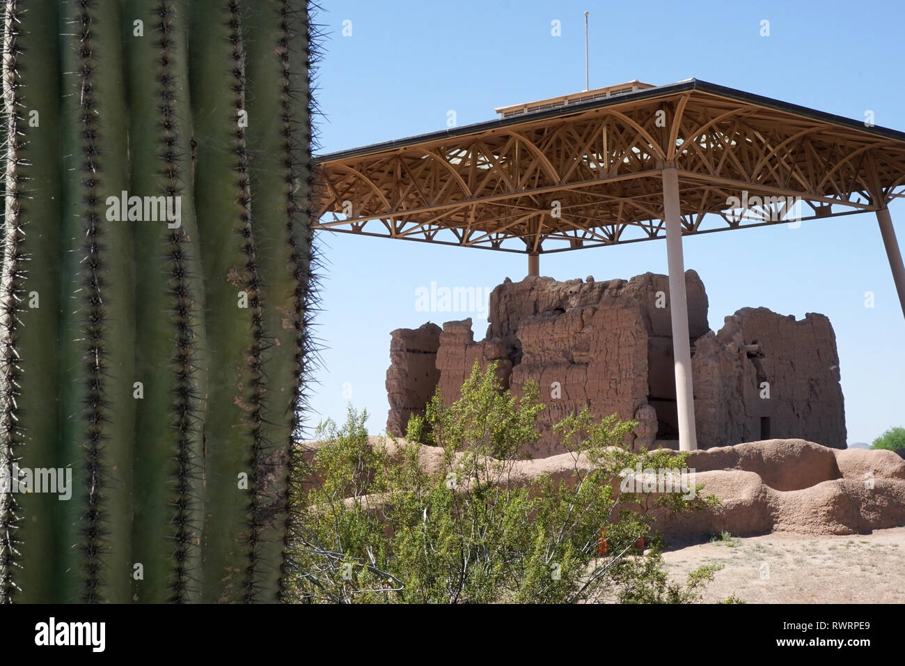 Eine alte Sonoran's Desert Menschen Landwirtschaft und 'Großen Haus' sind im Casa Grande Ruine erhalten Stockfoto