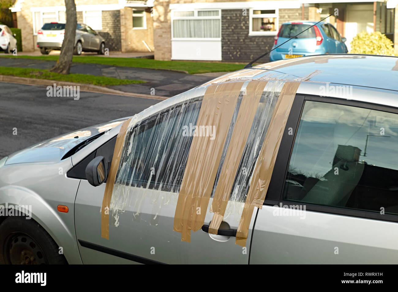 Zertrümmerte auto Fenster geklebt - Northamptonshire Stockfotografie - Alamy