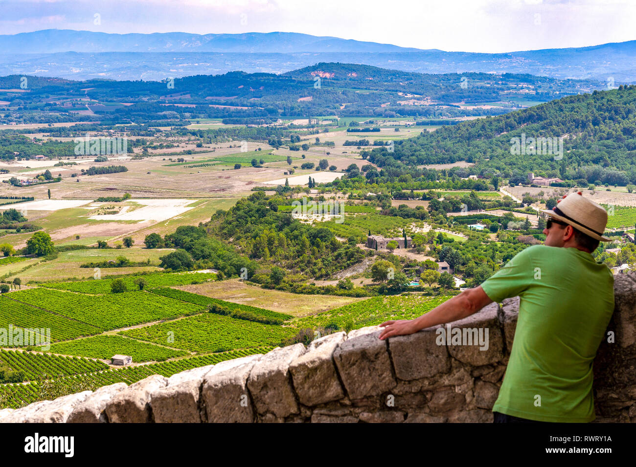 Vaucluse (84). Das Dorf Gordes gilt als das schönste Dorf Frankreichs. Landschaft des Comtat Venaissin Stockfoto